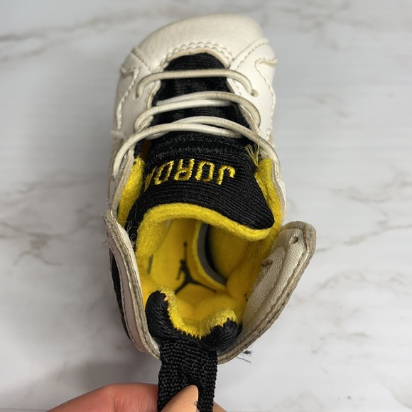 Nike Air Jordan 7 - Varsity Maize Keychain - Picture 6 of 8